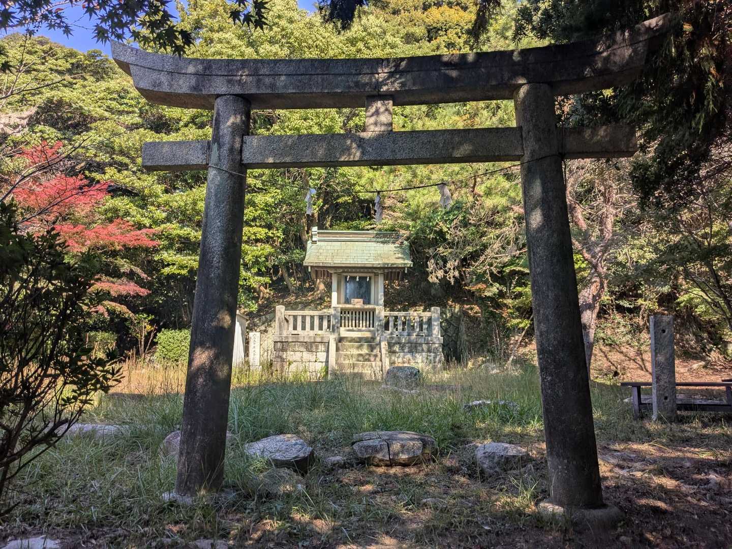 敷山城趾に到着。矢筈ヶ岳８合目である