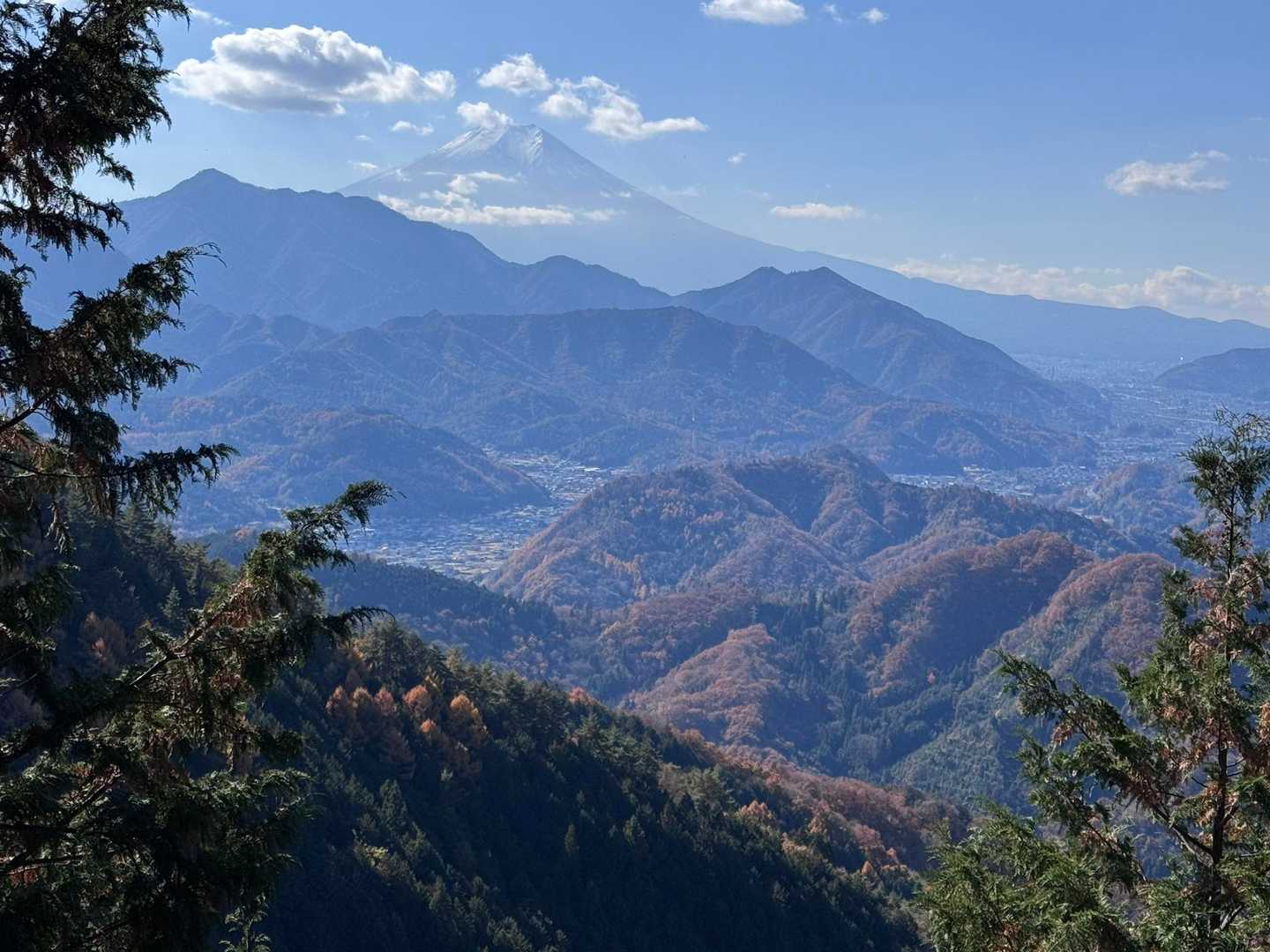 富士山に雲がちょっとかかってきちゃった
