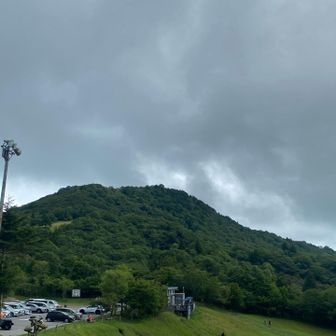 茶臼山。この山を登って萩太郎山を登りました。