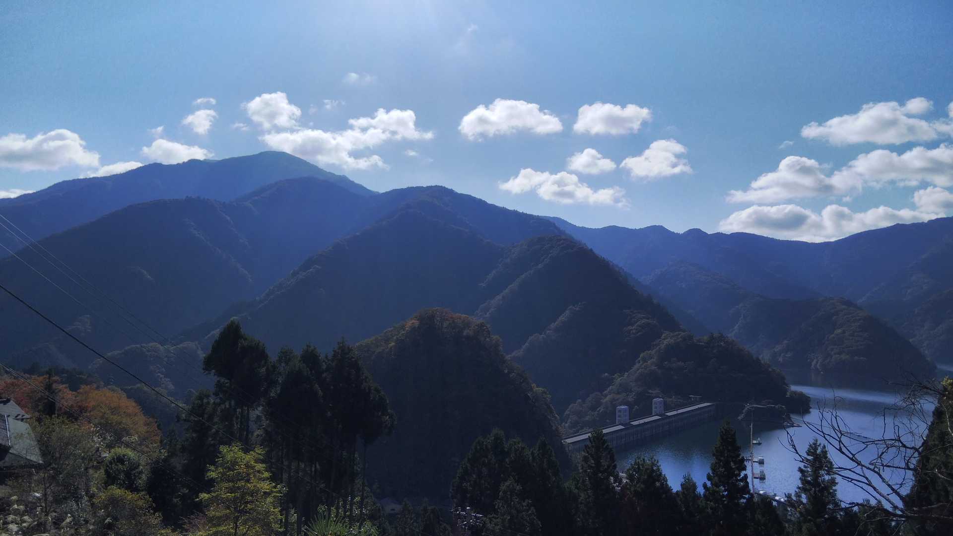 先週歩いた御前山、惣岳山、指沢山と奥多摩湖。標高差を実感。