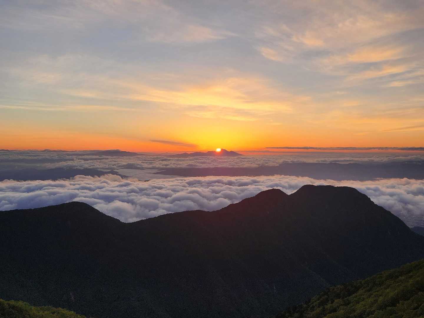 雲海に浮かぶ太陽