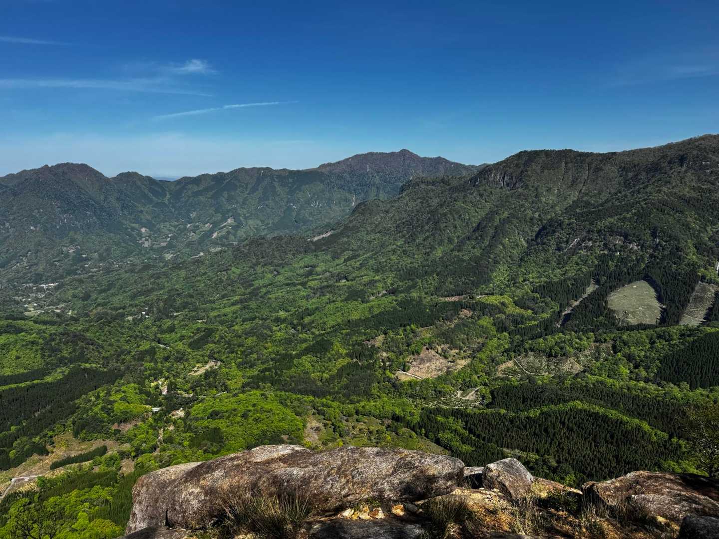 お山の名前は分からないけれど⛰️
ステキな峰々に心躍ります💗