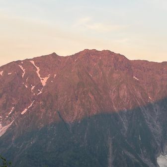 谷川岳の山頂
誰か居るんだろうなぁ〜
人影見えないかなぁ〜