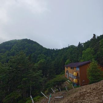 キレット小屋は休業。