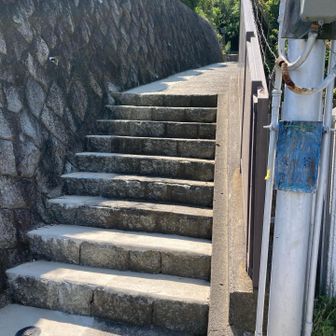 剣谷登山口まで降りました。