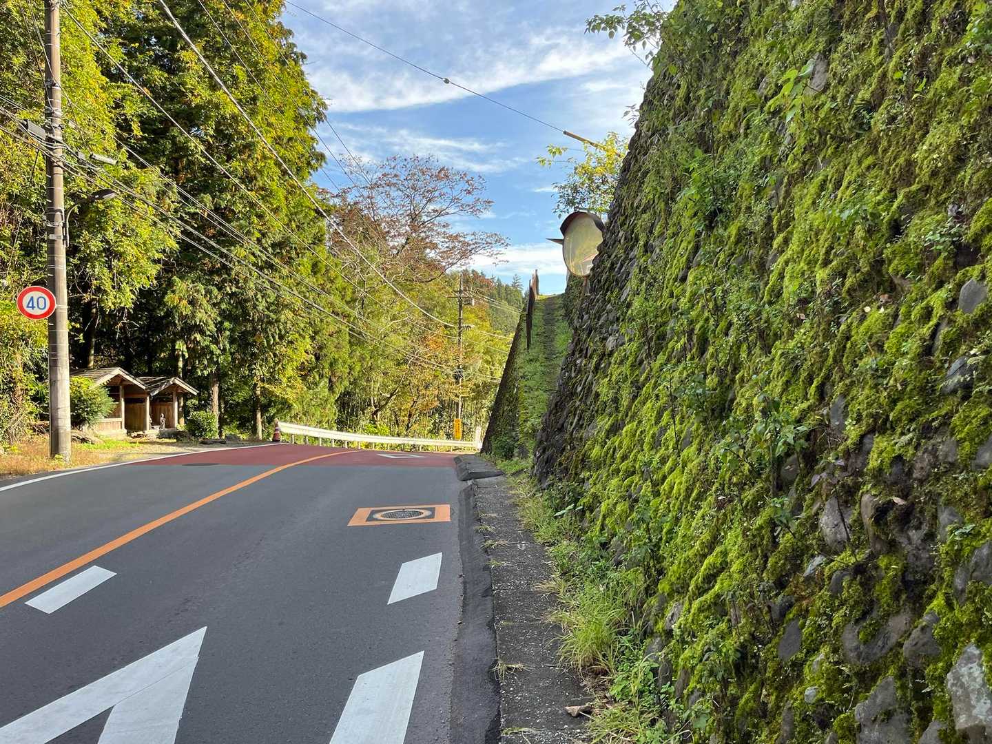 軍畑駅までは舗装路歩き。車に気をつけて。