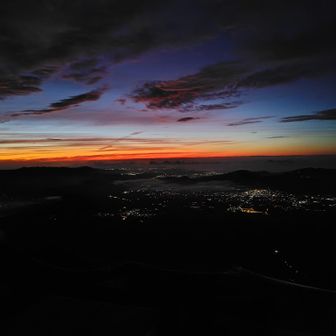日の出前