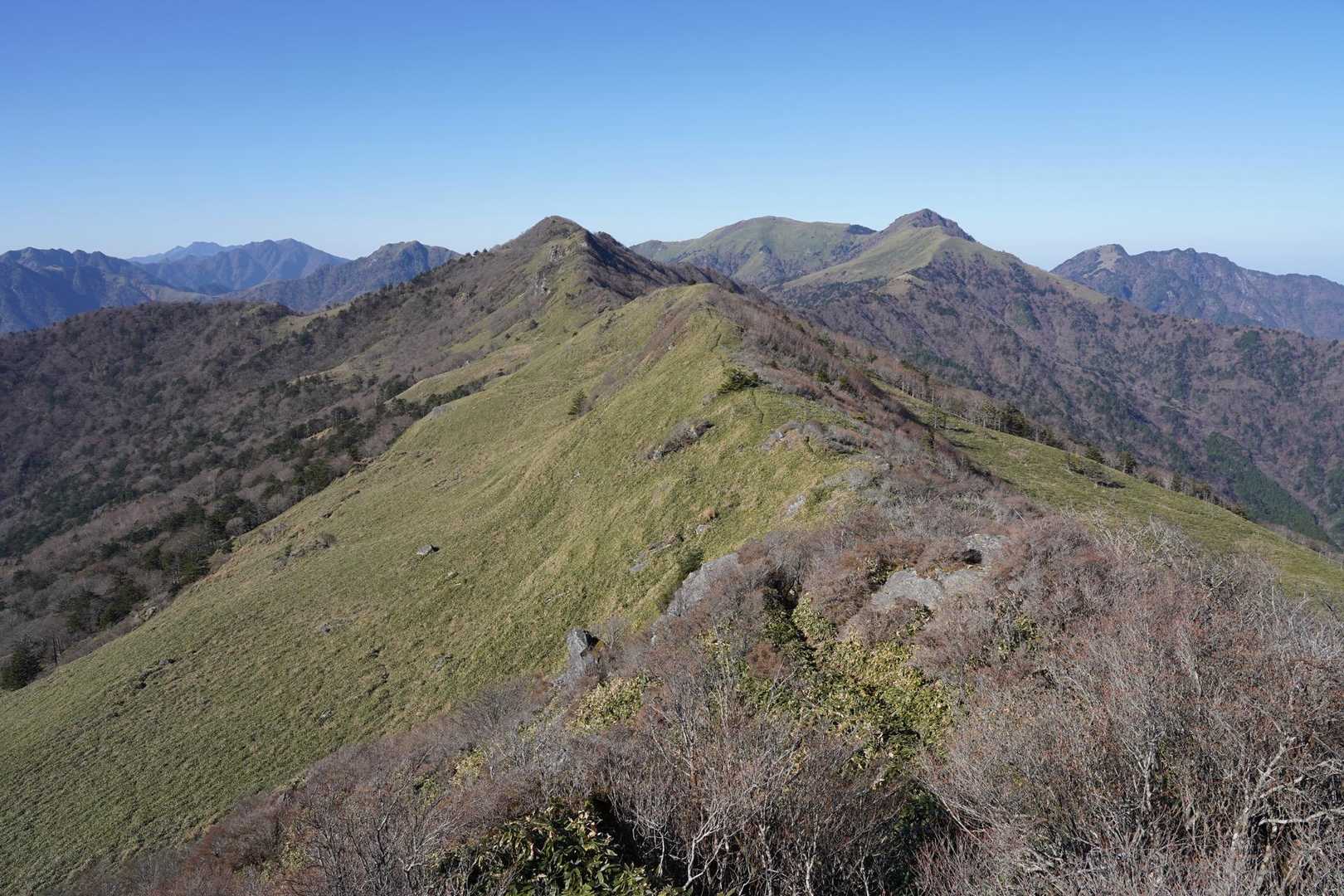 平家平-冠山-一ノ谷越-獅子舞の鼻-大坂屋敷越-大永山トン 縦走コースの写真