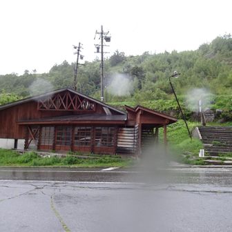 硯川のトイレへ