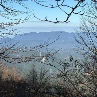 屏山頂上からの宝満山・三郡山
