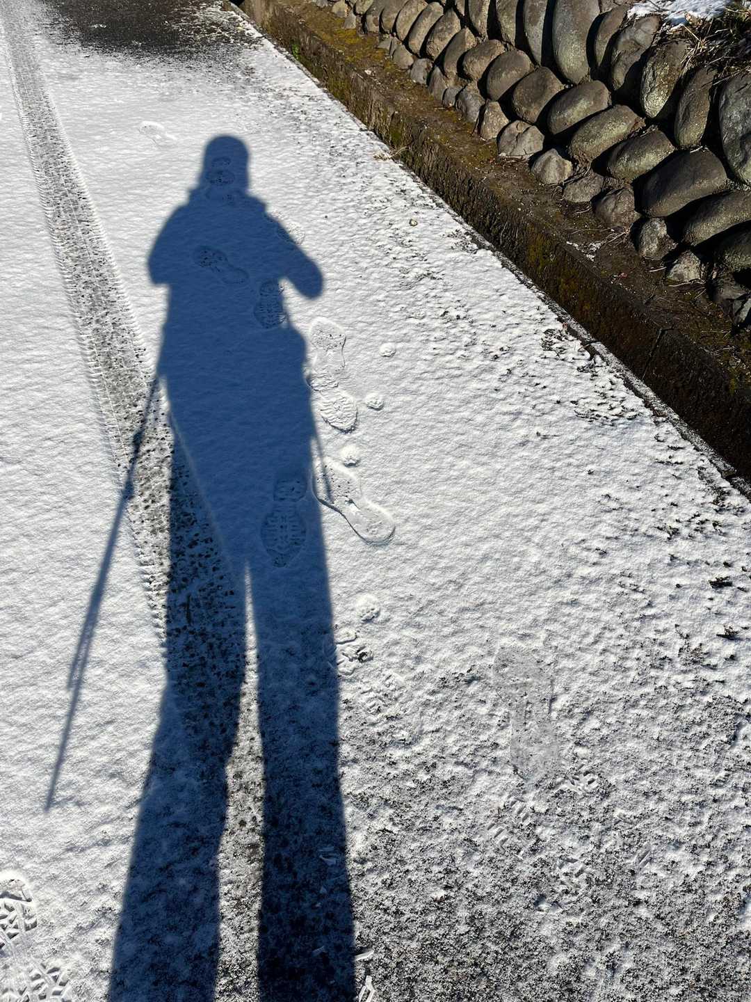 道路は真っ白❄️凍結してる⚠️