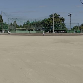 比叡山高校ナインかと。このグラウンドの細道がルートみたい