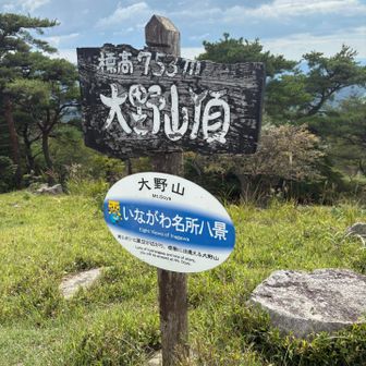 この日はカメラマンが沢山いて何か遠くをすごいレンズで撮影していた。