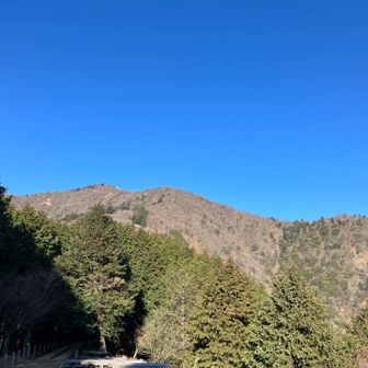見晴らし台から振り返って大山
まだ空が青いね👍