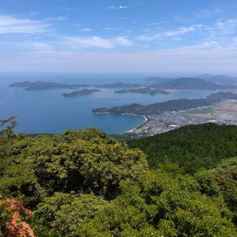 深江、加也山方面。
やったぁ！　天気が良くなって、糸島ブルーになってました。