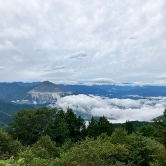 遠くの眺望はいま一つ