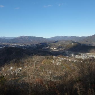 ここは眺望が開けている！
おそらく陣馬山方面と思われる。よくわからんが。