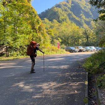 体調悪いのに無理させてしまいました🙏
でも念願の飯豊山、紅葉の時季に登れて良かったです♪
ダイグラ尾根は私達には厳しすぎました😰
次回はまた違うコースで登りたいと思います👍
飯豊はいいで〜でした⛰️
ありがとうございました⛰️🍁🎵🥰