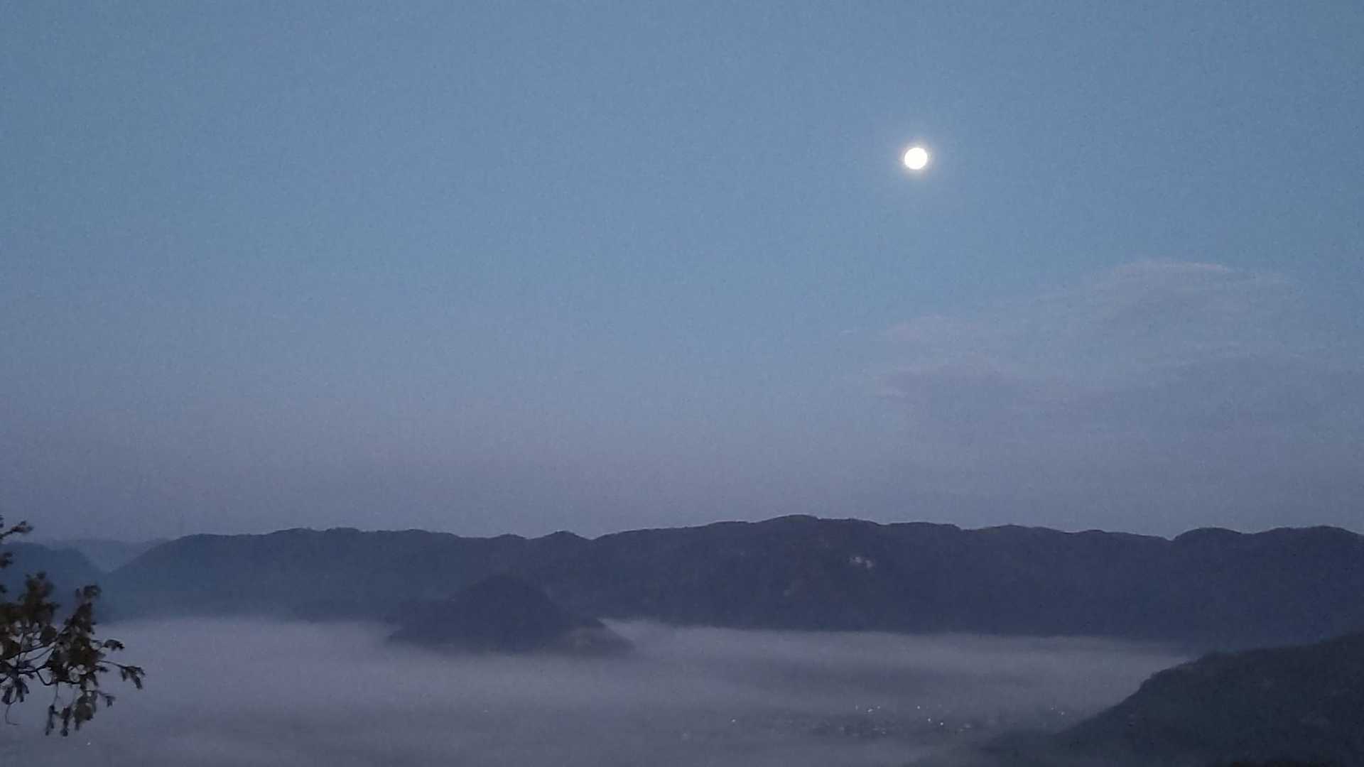 雲海も少しだけですが出ています!