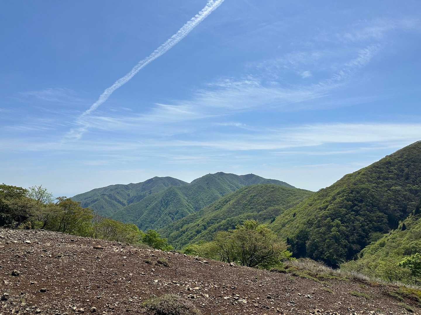 左から　青岳　国見岳　凹んだ所が国見峠　御在所