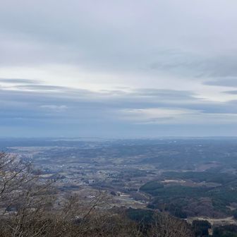 下山中、名久井岳からの景色
太平洋が見えそうでみえず🫥

月山からは降り口が数箇所あり、正規ルート以外も明瞭でルート外れてた😓
まあまあ下って登り返しました〜
