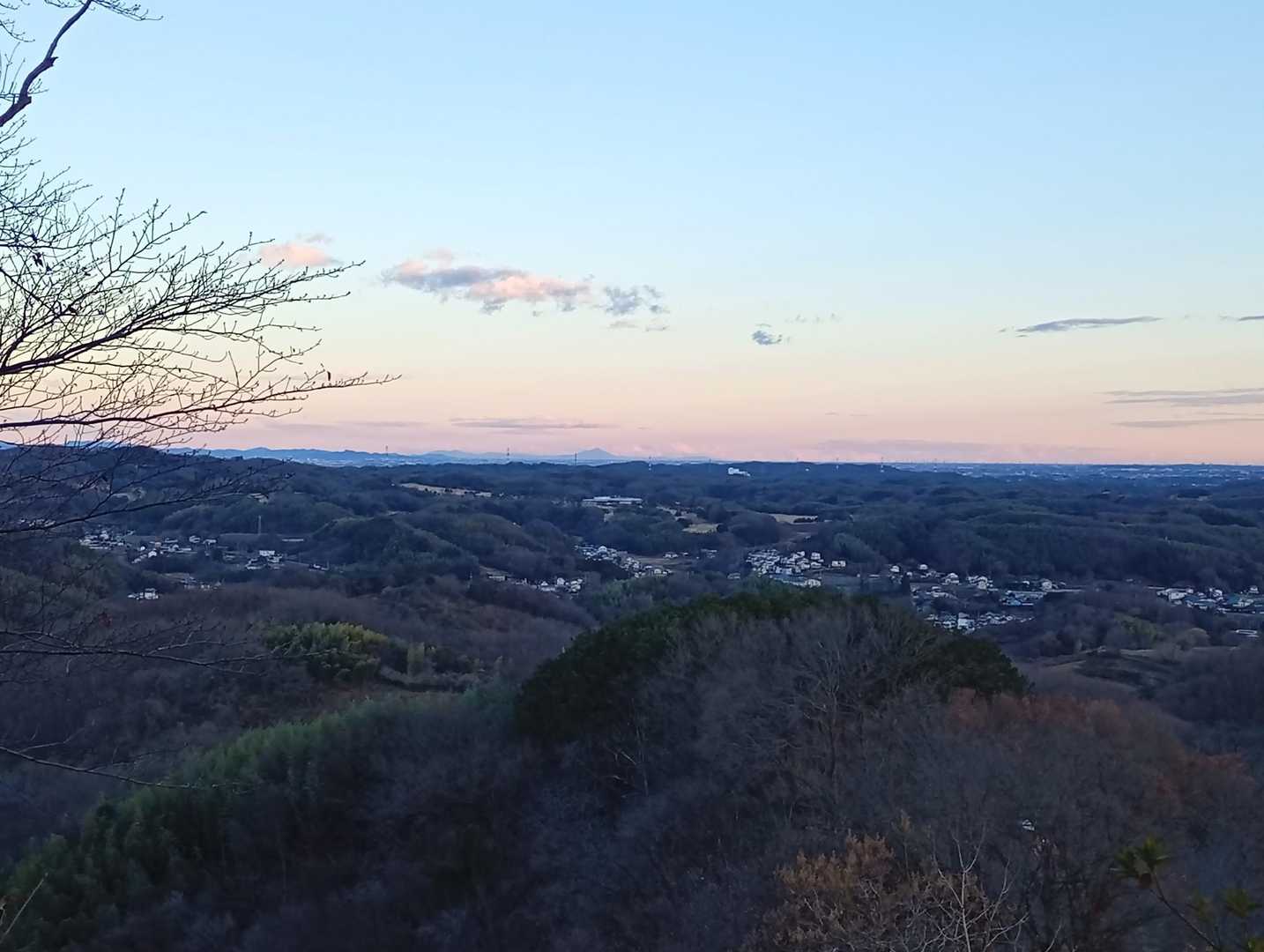 筑波山が小さく見えてます