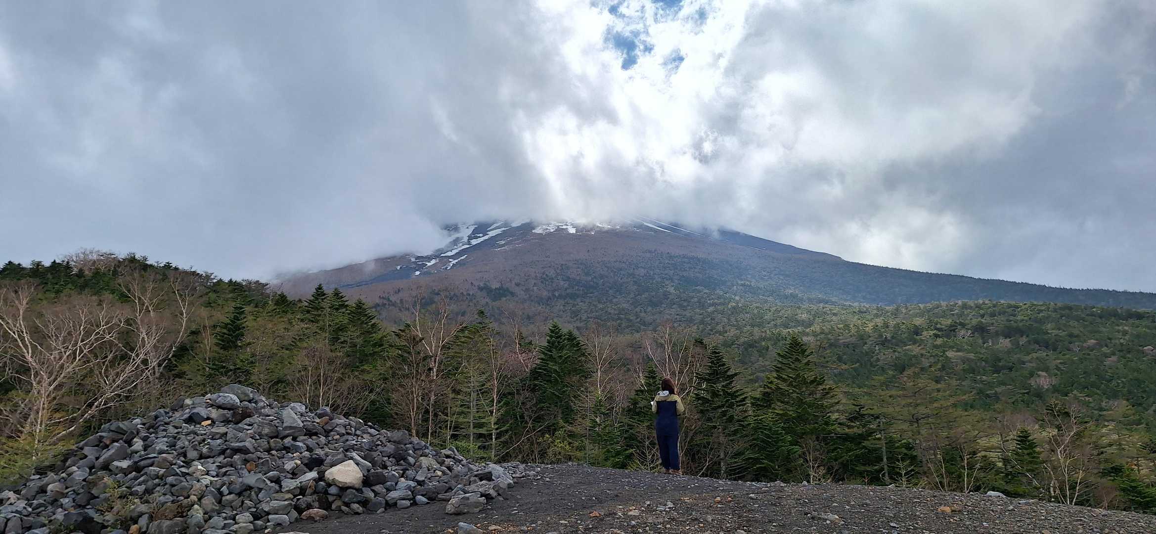 全貌は見えませんが富士山🗻