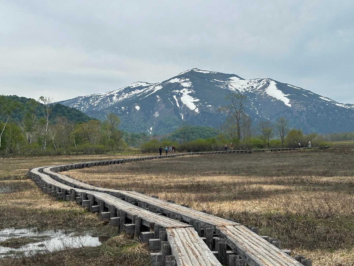 至仏山はお花準備中。
今年の山開きは7月1日の予定らしい。
昨年は雪解けが早く、山開きも早まりました。