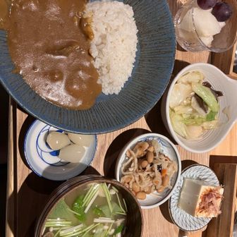 吾妻小屋の夜ご飯。和洋中全部ある。豪華！