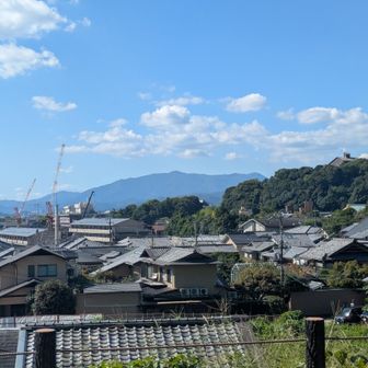 ノートルダムの女子高生に不審者扱いされたサムさん🤣
山かげから女子を覗いてたと思われたんかな？
私がいるのを認知して、引き換えした女子高生、驚かせてごめんなさい🙏
登る際にはお気をつけ下さい👍