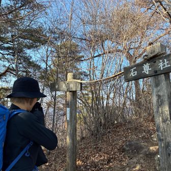 手を合わせる🙏女子