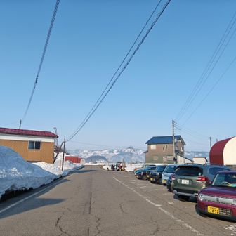 アスファルトの道を歩き登山口の駐車場
響きの森公園から15分かかった