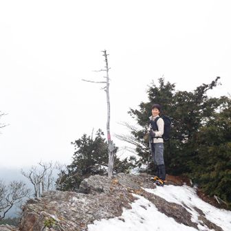 薊岳山頂！展望ガスガスで残念、、