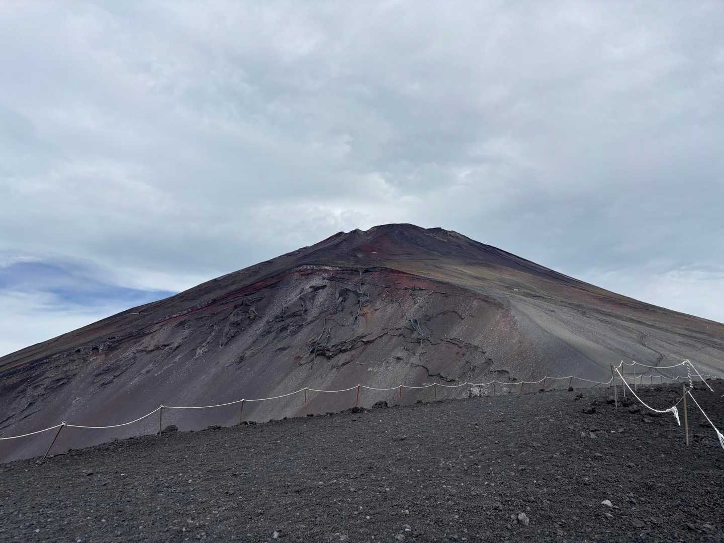 富士山🗻
えぐれた部分が荒々しくて素敵。