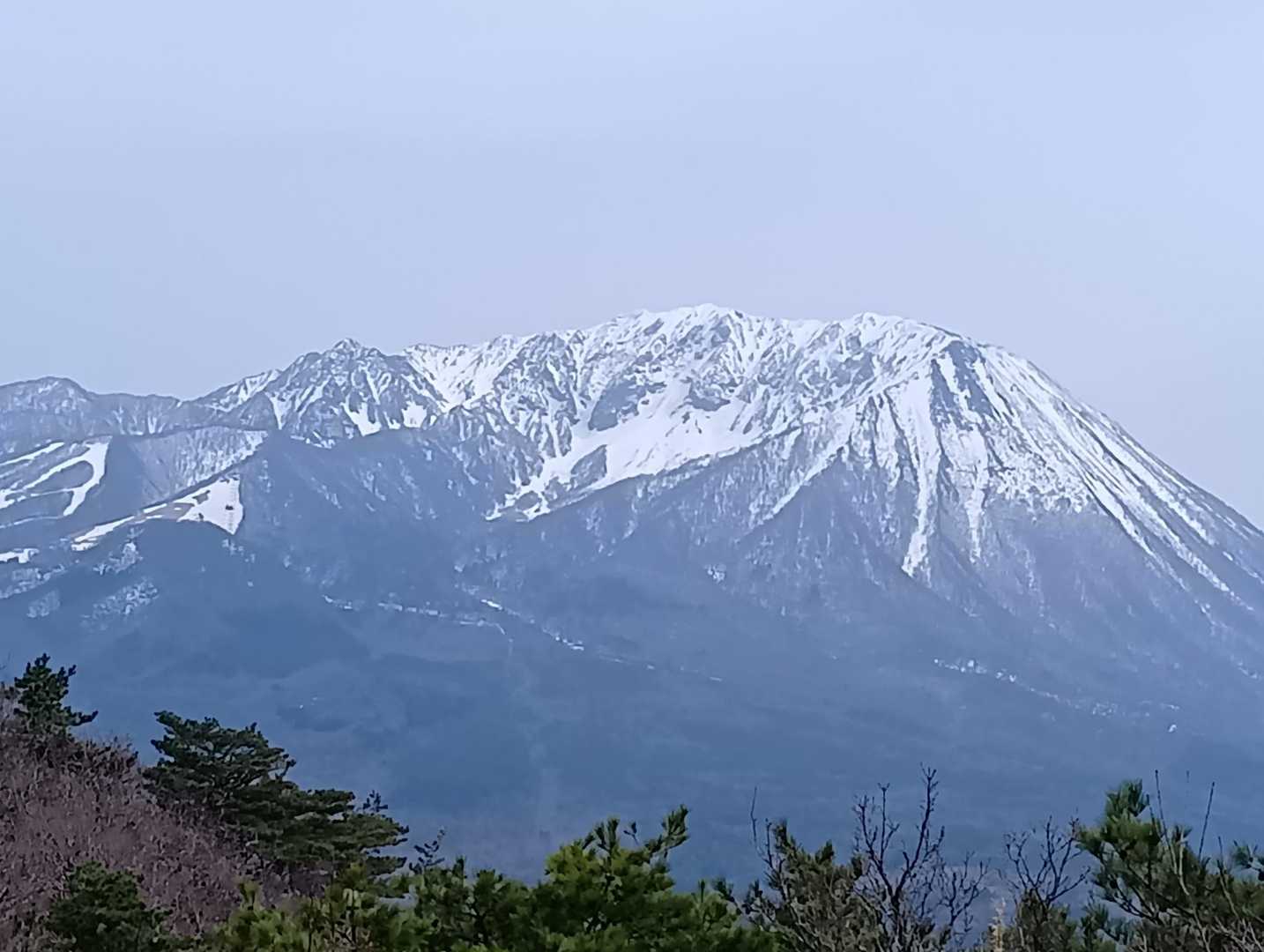 最期の登りを登りきって振り向いたら大山さん🙌