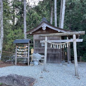 竜神神社でお参りしてから登山開始。