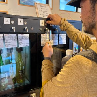 観光案内所で試飲タイム🍷🍾ちょっともらう😋1階で前回買って美味しかった酒まんじゅうは売り切れでした〰️。