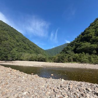 またここで登山靴に履き替え