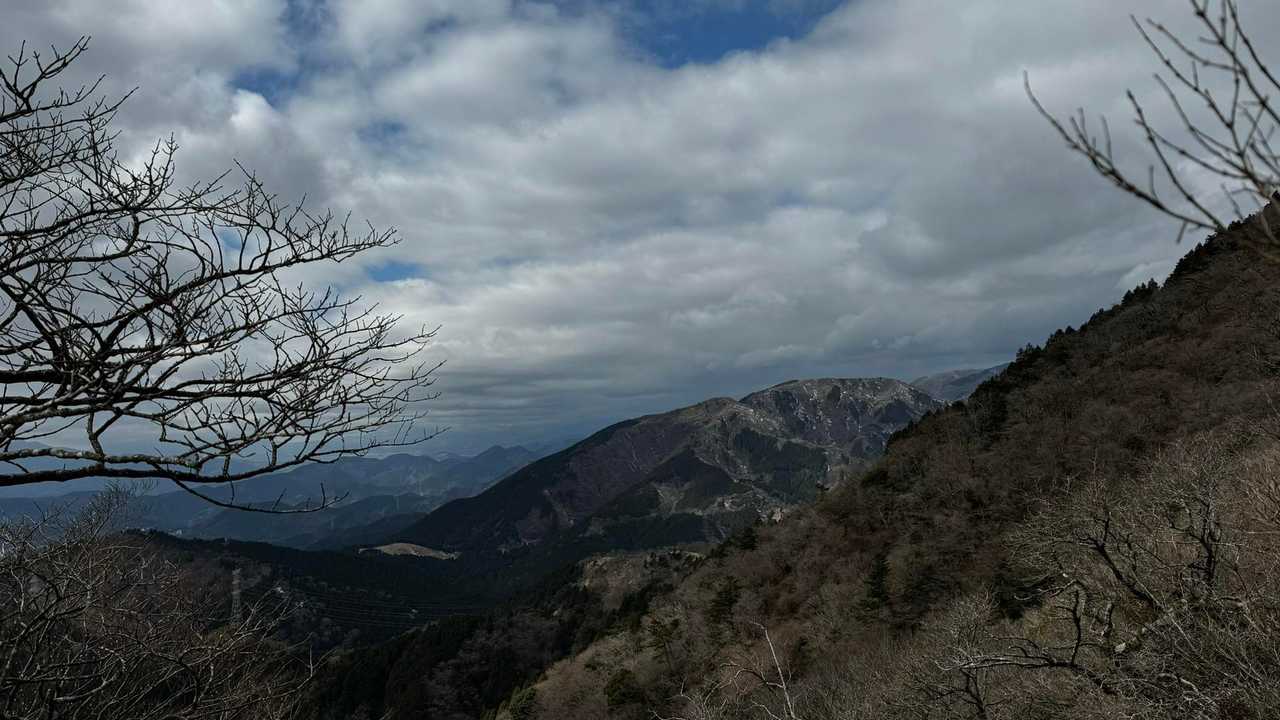 大山（ヤビツ峠〜大山〜鶴巻温泉）縦走 の写真 24