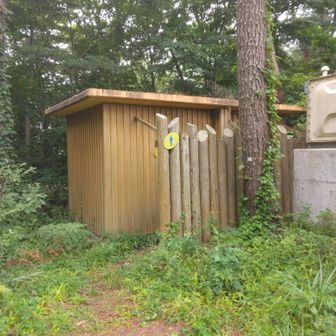 ぽっとんトイレ🚻