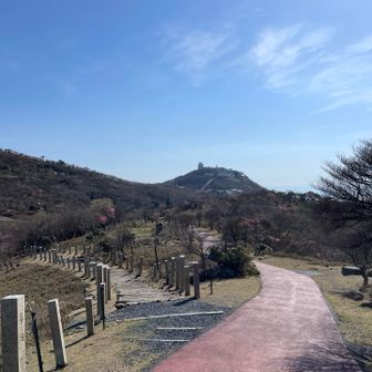 少し歩いて御在所のピークを取りに行きます。
