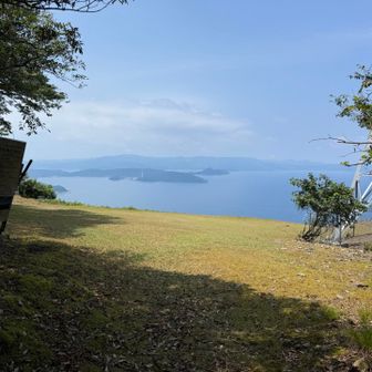 先ほどの格納庫？の裏手が山頂です
見えるのは宮津市方面
