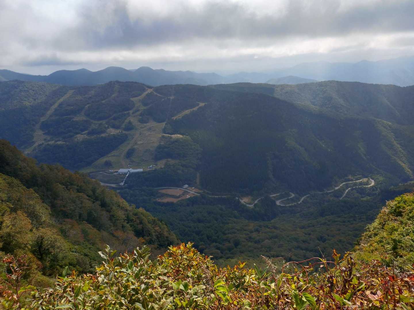 上から山々を見下ろす。何とも言えない感覚。