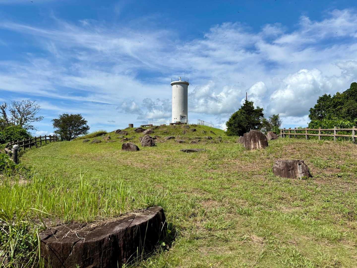 草山到着！
立派な灯台が目印