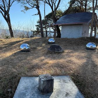 銀色の球体に触れるとビリビリくるかと思った😆