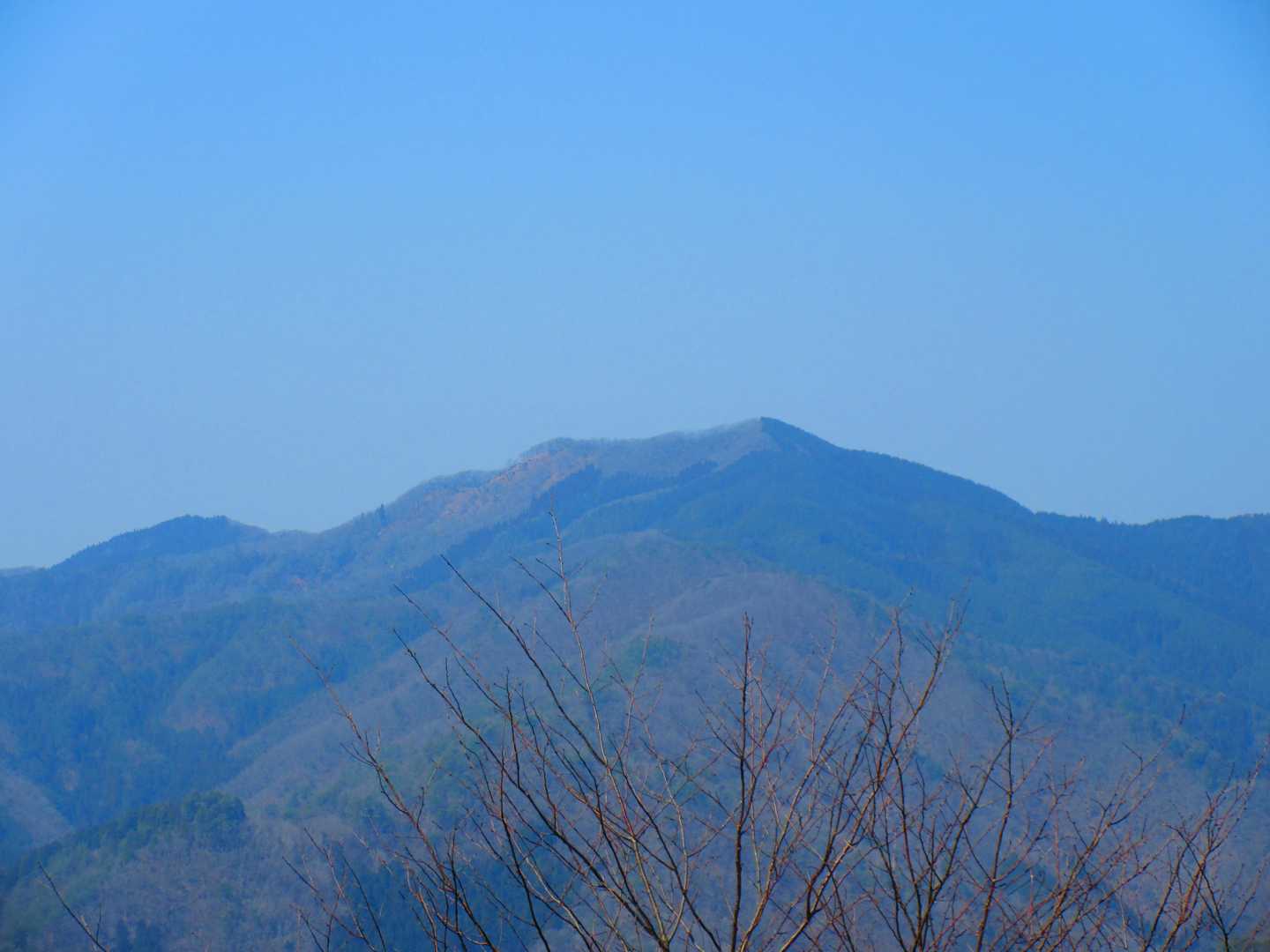 左：鬼ヶ城
右：烏ヶ岳