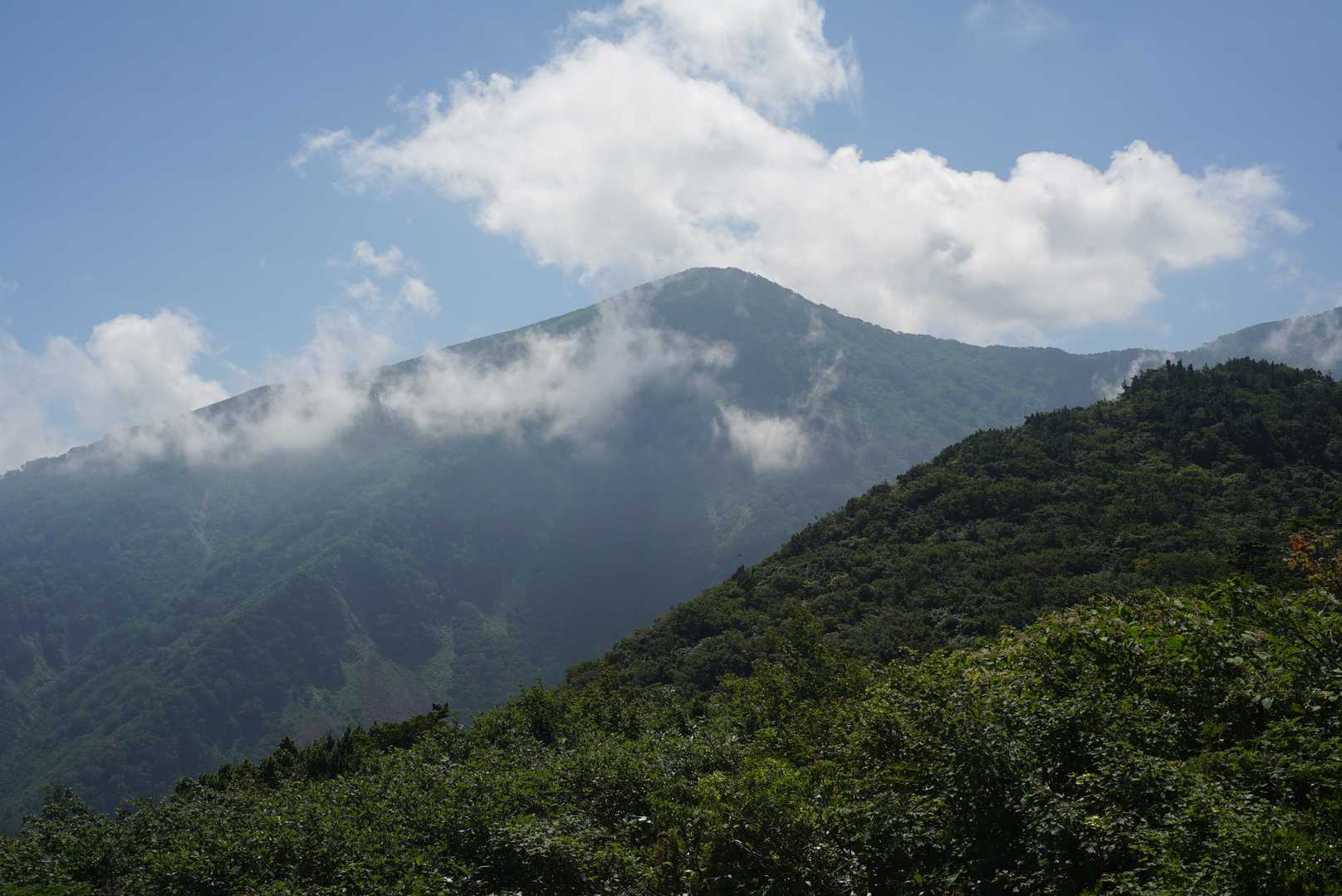 名前わからないけど東方面の形が綺麗な山。