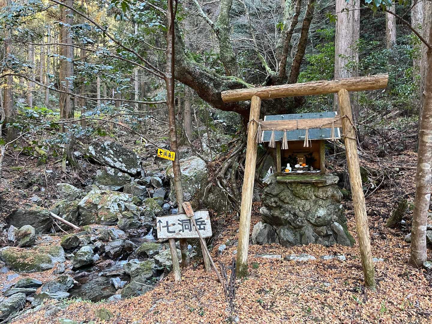 登山口の神社にお参りしてしゅっぱーつ！