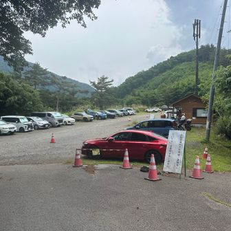 なんやかんやでゴール。意外と登りごたえのある山行でした。これ鷹ノ巣山経由で三条から帰ってたら脚死んでたなあ。
