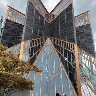お寺に似つかわしくない建物。
用途不明🙄
中にはバケツがいっぱい置いてあり｡｡｡